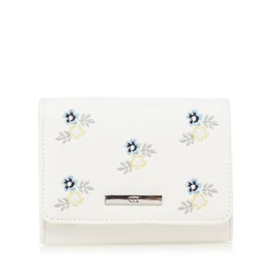 White small floral embroidered purse
